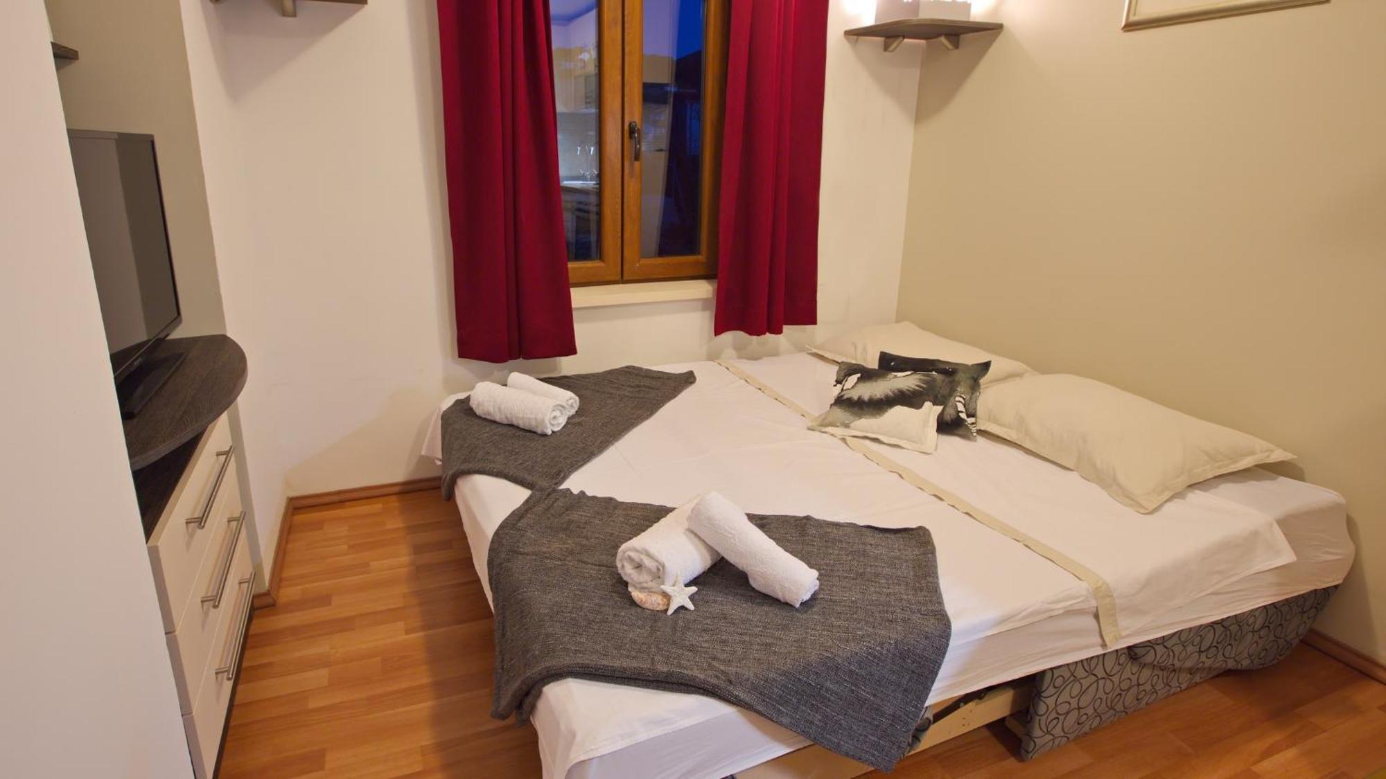 Apartments With A Parking Space Jelsa, Hvar - 8713 Jelsa  Rom bilde