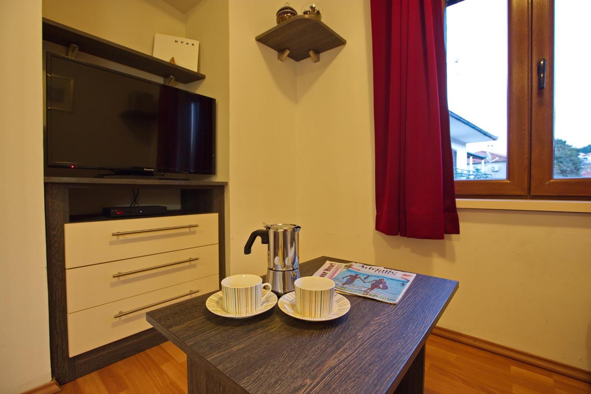 Apartments With A Parking Space Jelsa, Hvar - 8713 Jelsa  Rom bilde