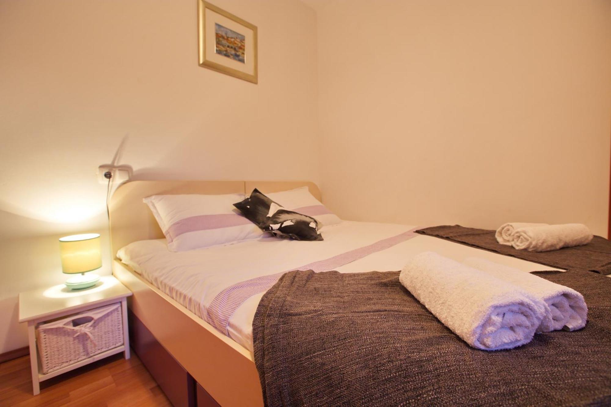 Apartments With A Parking Space Jelsa, Hvar - 8713 Jelsa  Rom bilde